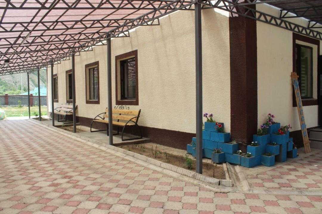 Mount Yard Karakol Hotel Exterior foto